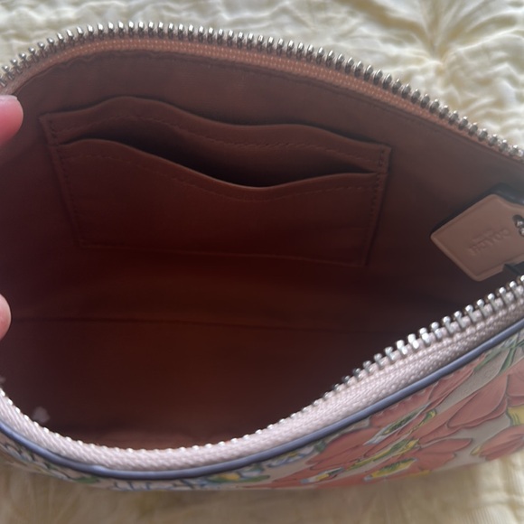 💯 % Authentic Coach Floral Leather Pouch - Picture 10 of 17